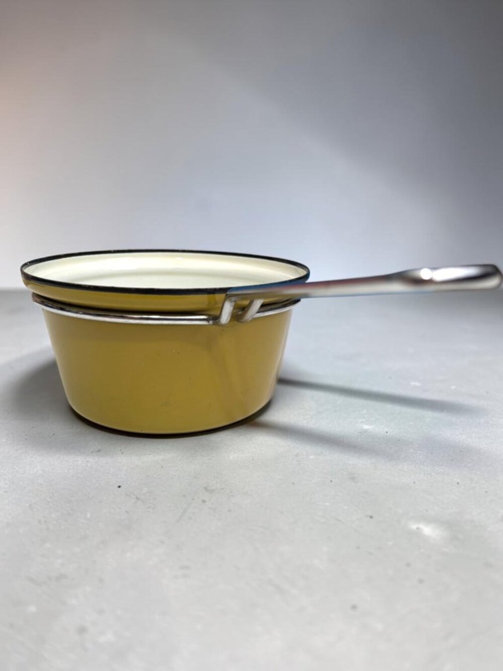 Vintage olive green  Enamel Saucepan With Metal Handle - Retro Kitchen Cookware